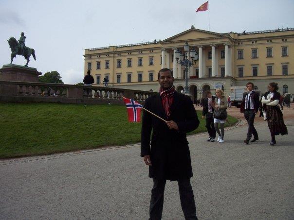 Jonathan in front of Norway's Royal Palace--www.thethreeyearexperiment.com