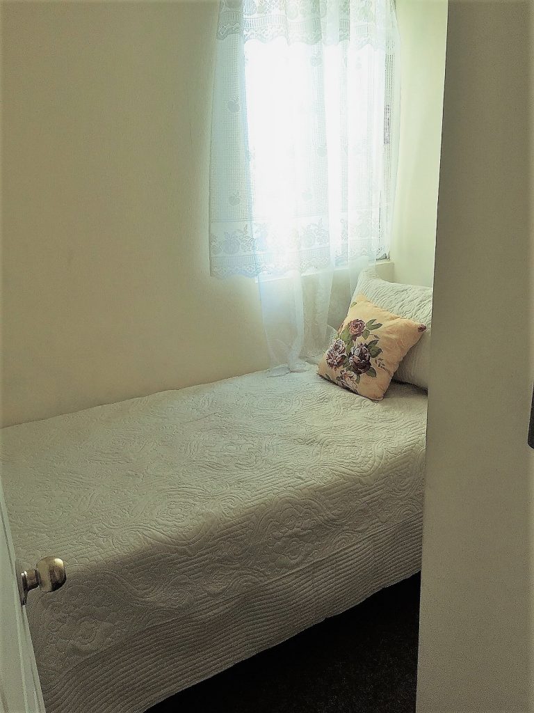 Smallest bedroom--www.thethreeyearexperiment.com